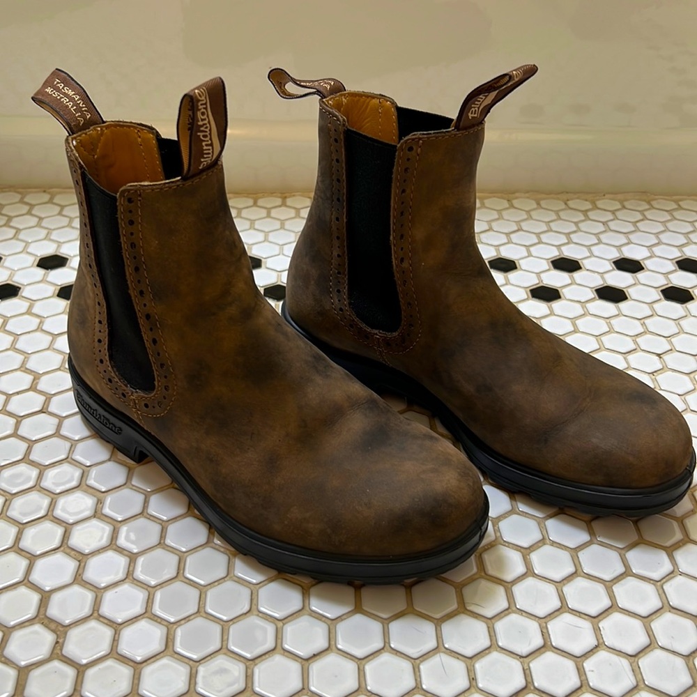 Blundstone women’s 8 boots rustic brown